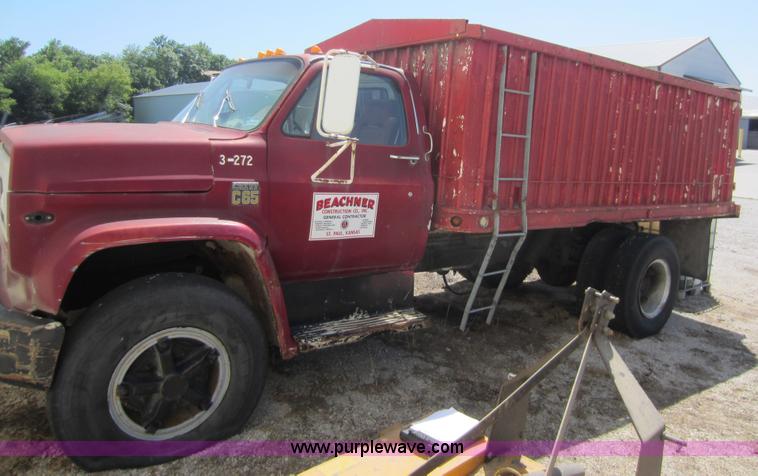 image for item D5517 1975 Chevrolet C65 dump truck