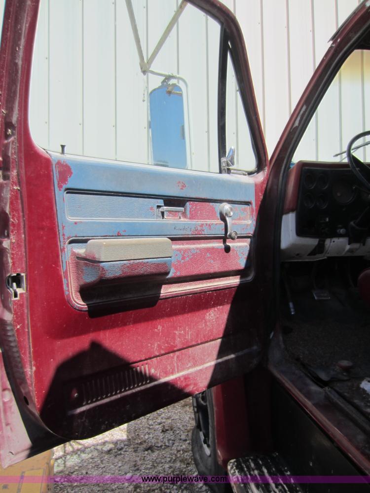 image for item D5517 1975 Chevrolet C65 dump truck