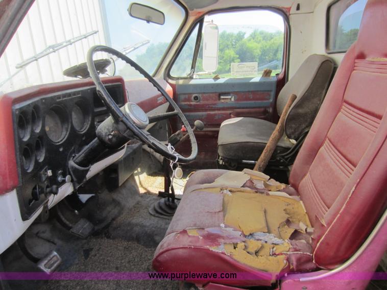 image for item D5517 1975 Chevrolet C65 dump truck