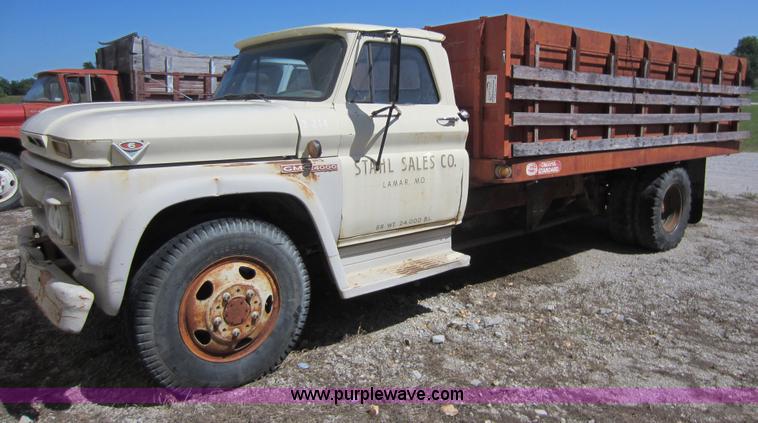 image for item D5518 1965 GMC 4000 dump truck