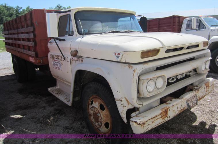 image for item D5518 1965 GMC 4000 dump truck