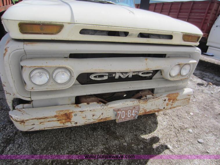 image for item D5518 1965 GMC 4000 dump truck