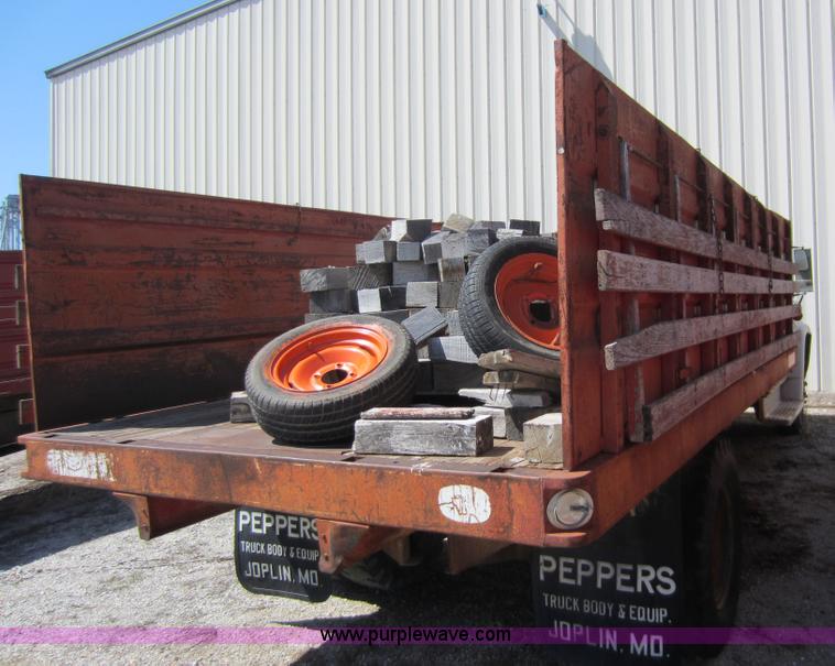 image for item D5518 1965 GMC 4000 dump truck