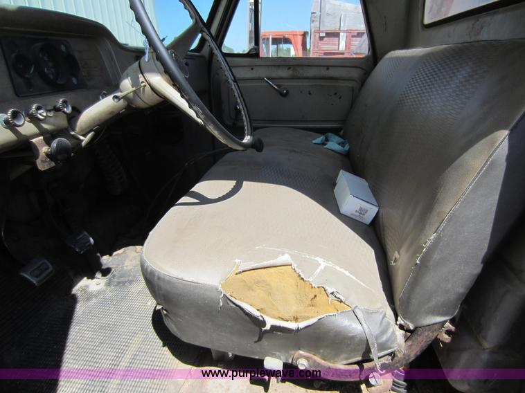 image for item D5518 1965 GMC 4000 dump truck