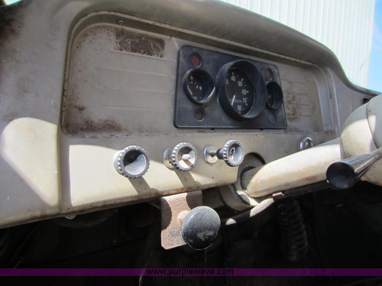 image for item D5518 1965 GMC 4000 dump truck