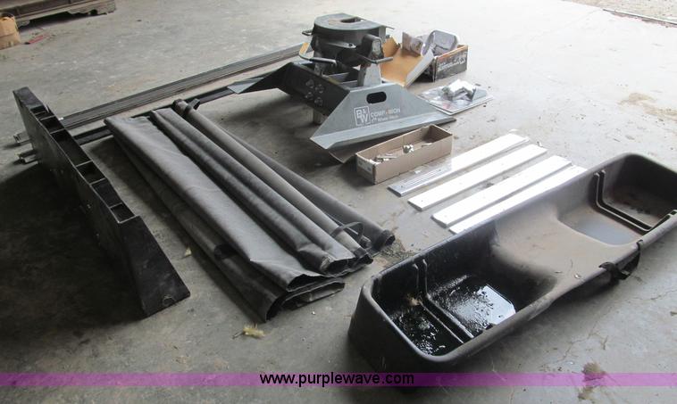 image for item G9484 Assorted automotive parts