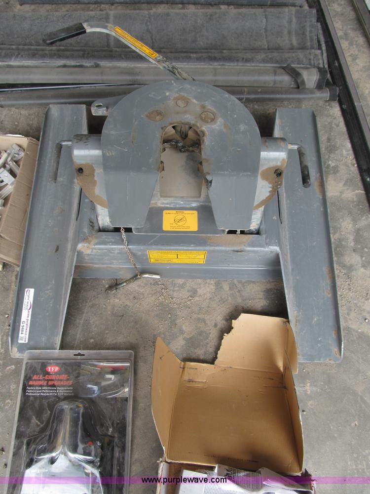 image for item G9484 Assorted automotive parts