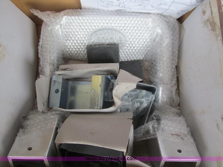 image for item G9484 Assorted automotive parts