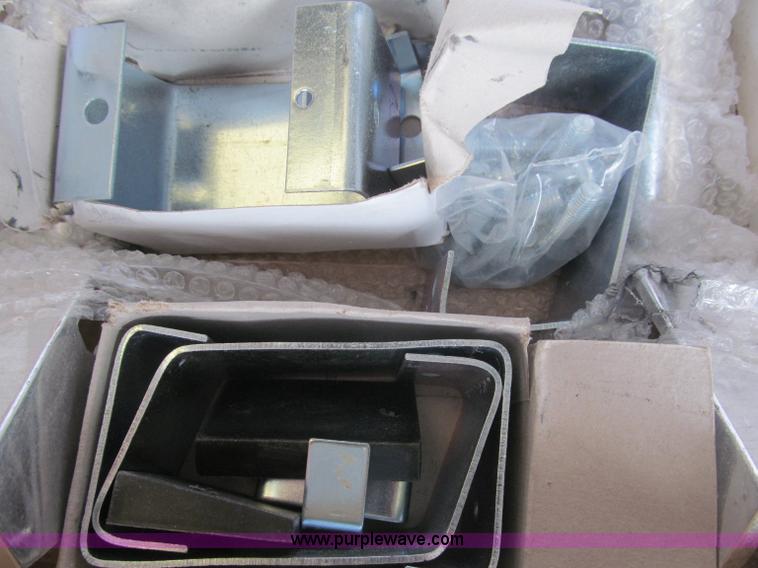 image for item G9484 Assorted automotive parts