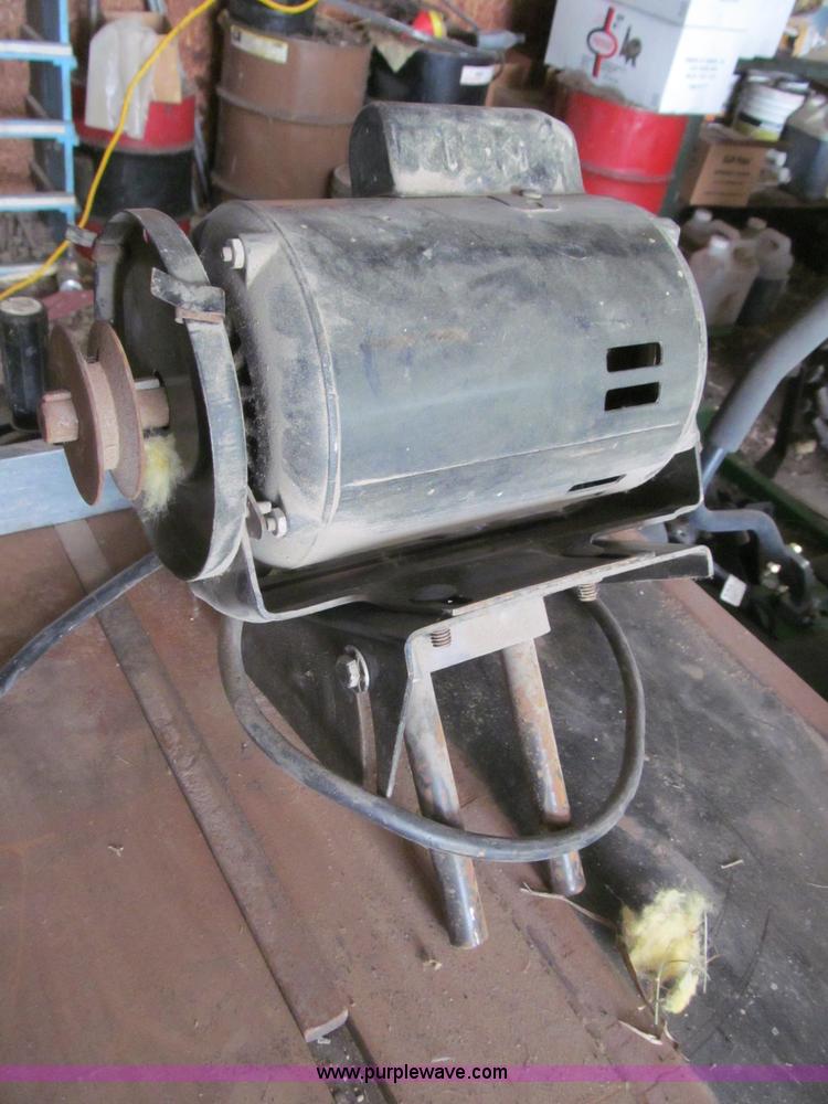 image for item G9485 Assorted tools and kerosene heaters