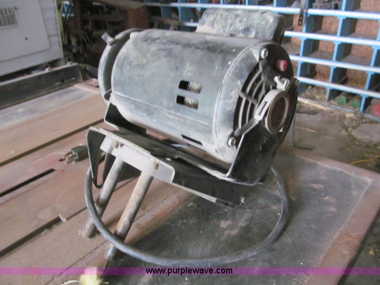 image for item G9485 Assorted tools and kerosene heaters