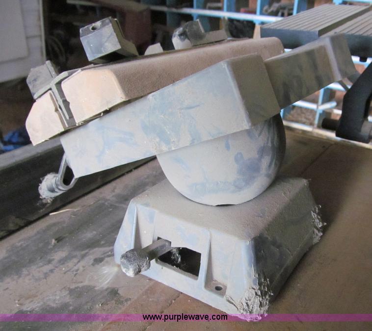 image for item G9485 Assorted tools and kerosene heaters