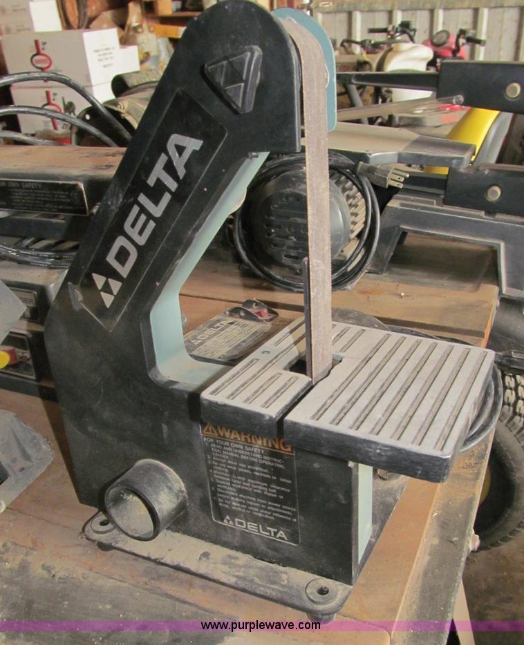 image for item G9485 Assorted tools and kerosene heaters