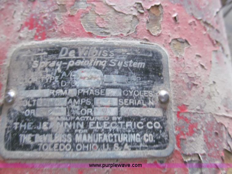 image for item G9485 Assorted tools and kerosene heaters