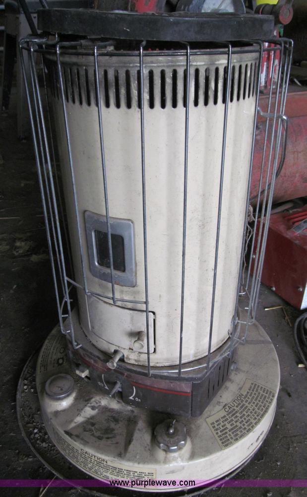 image for item G9485 Assorted tools and kerosene heaters