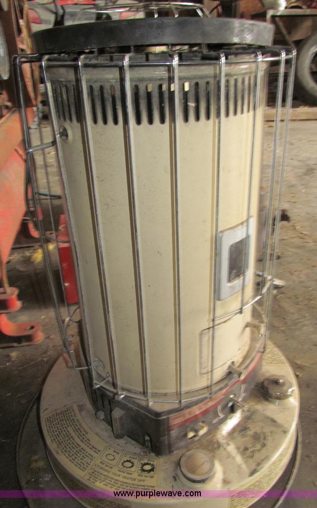 image for item G9485 Assorted tools and kerosene heaters