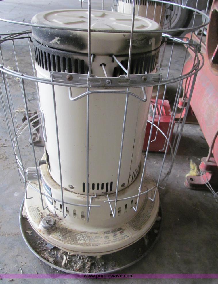 image for item G9485 Assorted tools and kerosene heaters