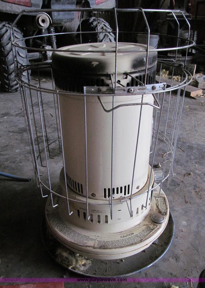 image for item G9485 Assorted tools and kerosene heaters