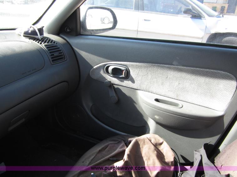 image for item J9020 2003 Kia Spectra