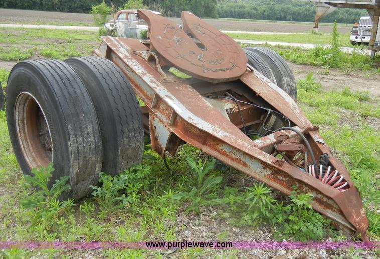 Fifth wheel semi trailer dolly in Manhattan, KS Item K9174 sold Purple Wave