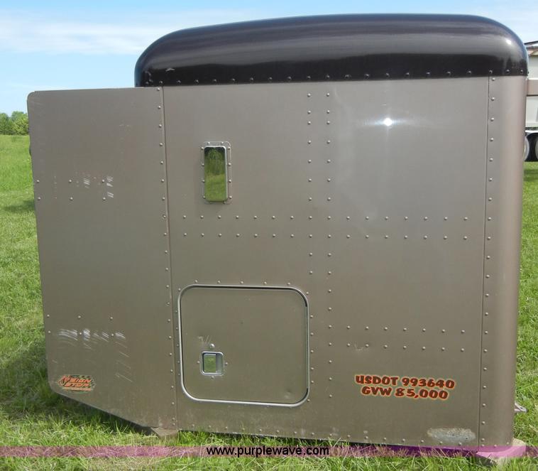 image for item K9214 2001 Peterbilt sleeper