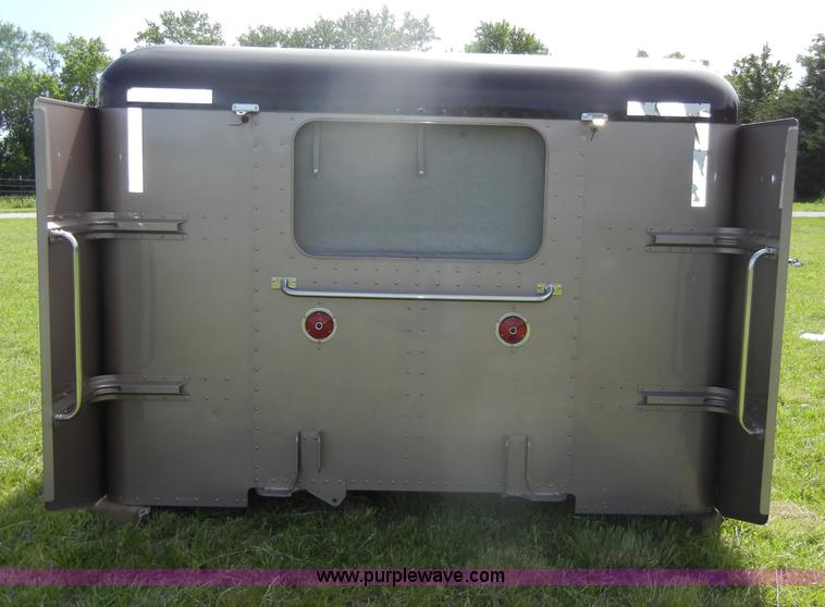 image for item K9214 2001 Peterbilt sleeper