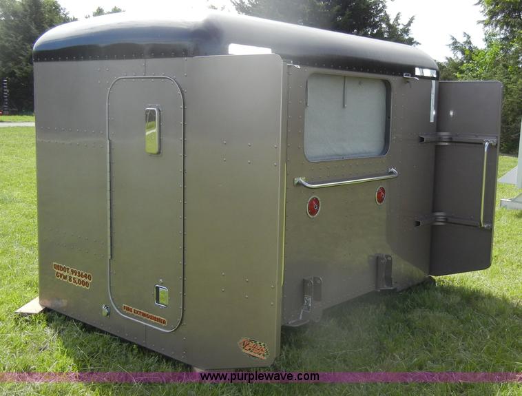 image for item K9214 2001 Peterbilt sleeper