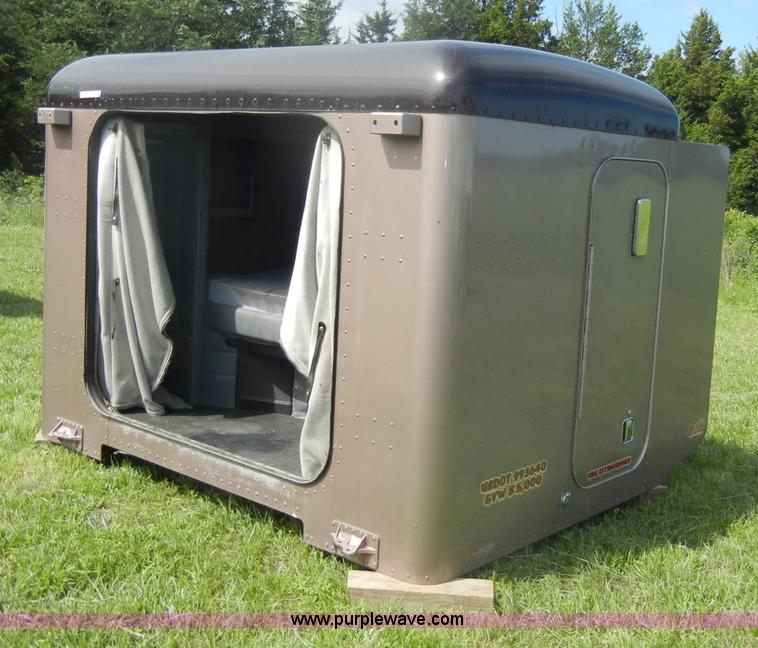 image for item K9214 2001 Peterbilt sleeper