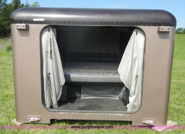 image for item K9214 2001 Peterbilt sleeper