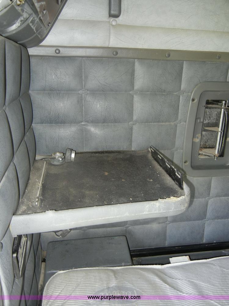 image for item K9214 2001 Peterbilt sleeper