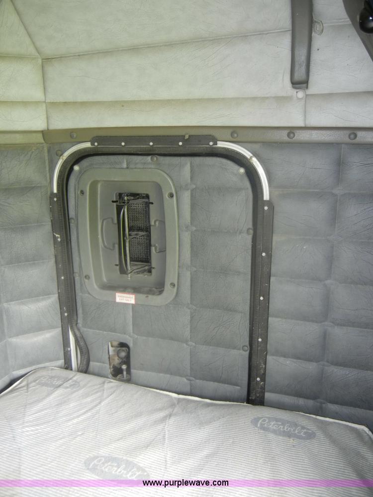 image for item K9214 2001 Peterbilt sleeper