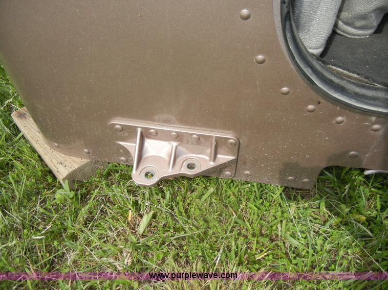 image for item K9214 2001 Peterbilt sleeper