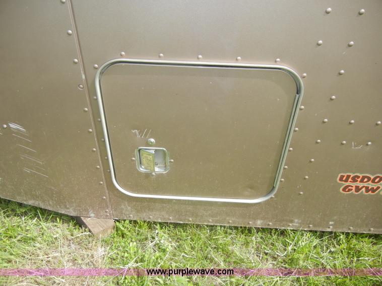 image for item K9214 2001 Peterbilt sleeper