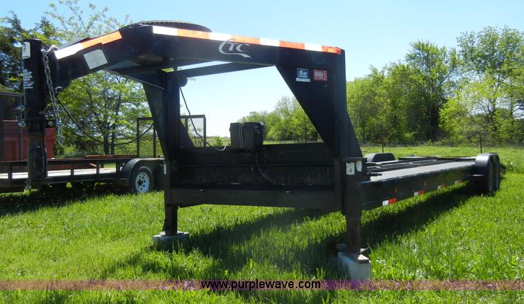 image for item K9754 2002 44' CTC gooseneck flatbed car trailer