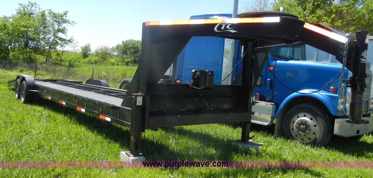 image for item K9754 2002 44' CTC gooseneck flatbed car trailer