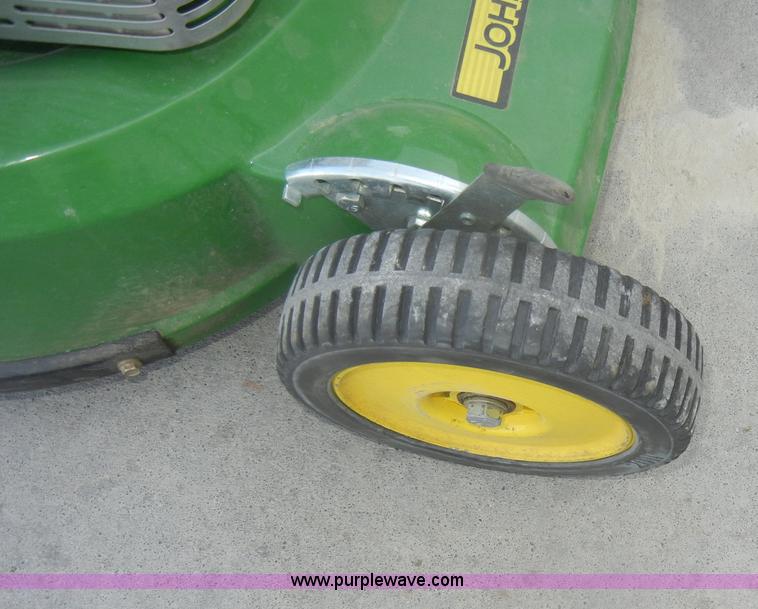 image for item M9541 John Deere WE85 push mower with bagger