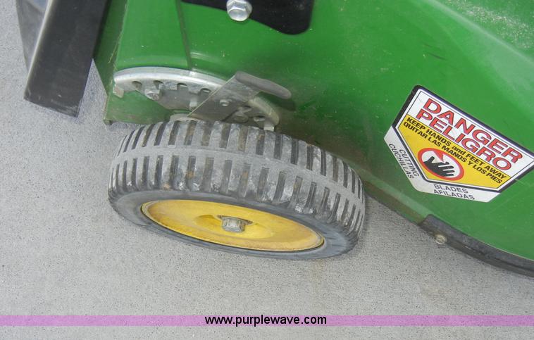 image for item M9541 John Deere WE85 push mower with bagger