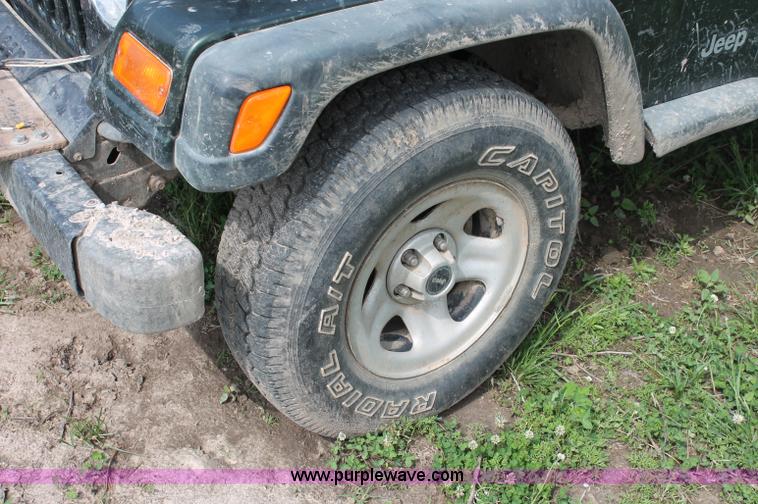 image for item O9270 1997 Jeep Wrangler SUV