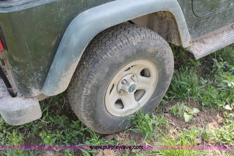 image for item O9270 1997 Jeep Wrangler SUV