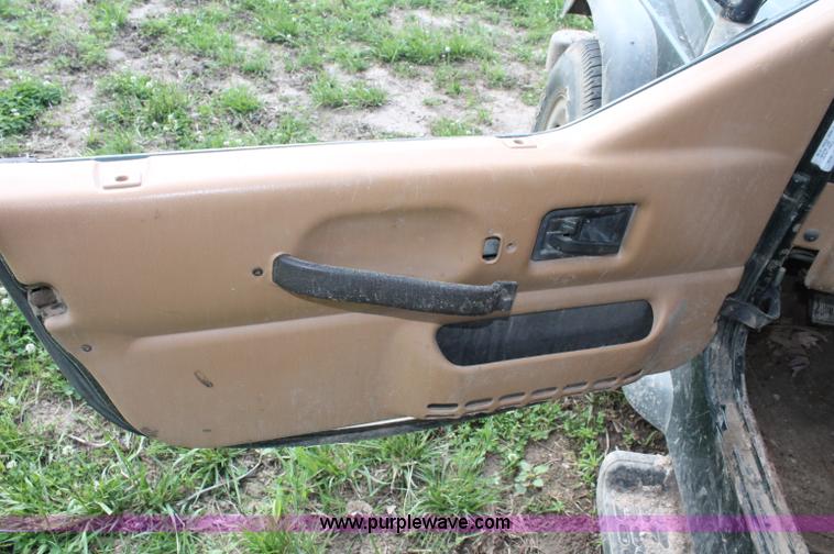 image for item O9270 1997 Jeep Wrangler SUV