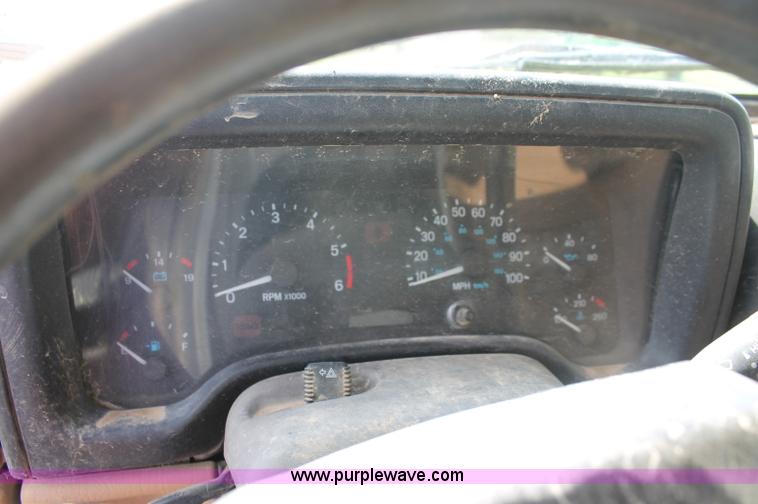 image for item O9270 1997 Jeep Wrangler SUV