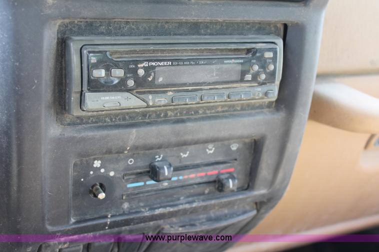 image for item O9270 1997 Jeep Wrangler SUV