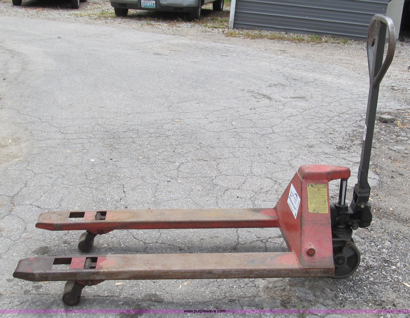 Hammond 2748 pallet jack in Kansas City, MO Item D3209 sold Purple Wave