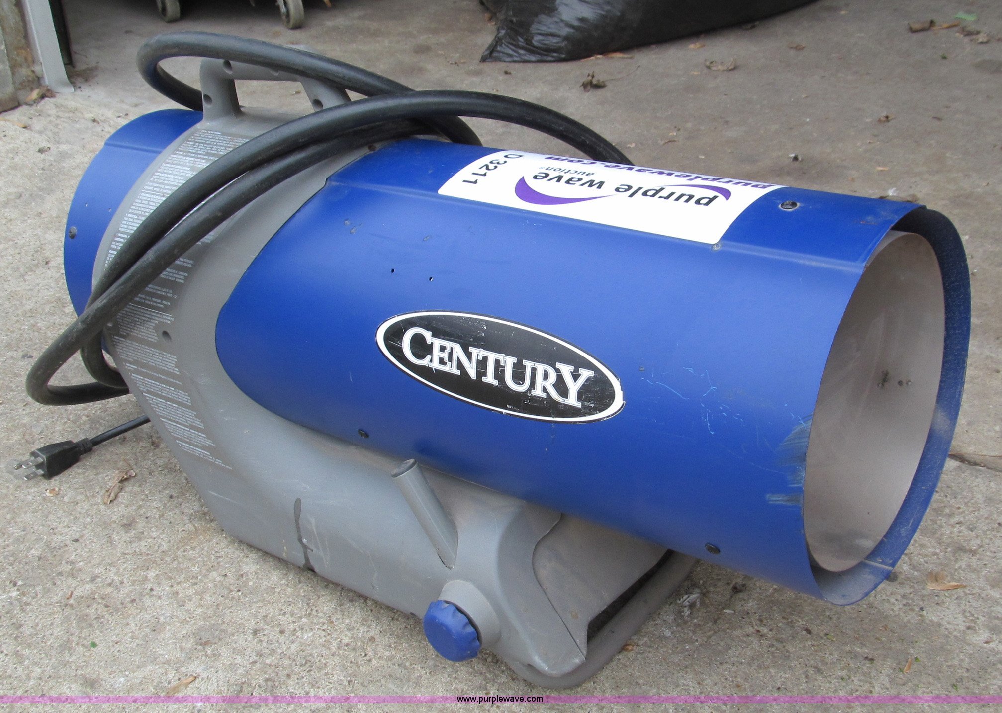 Century propane space heater in Kansas City, MO | Item D3211 sold | Purple  Wave