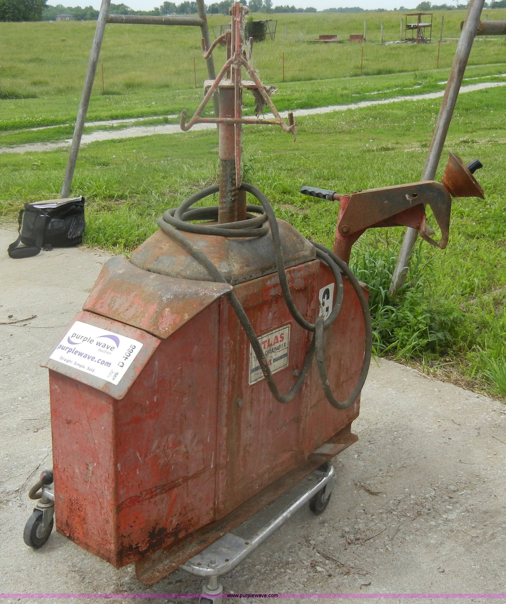 D4088 image for item D4088 Atlas tire changer