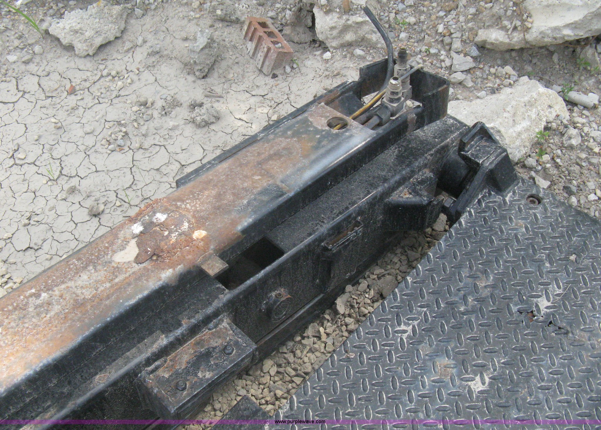 Waltco rail lift/lift gate in Park City, KS Item R9499 sold Purple Wave