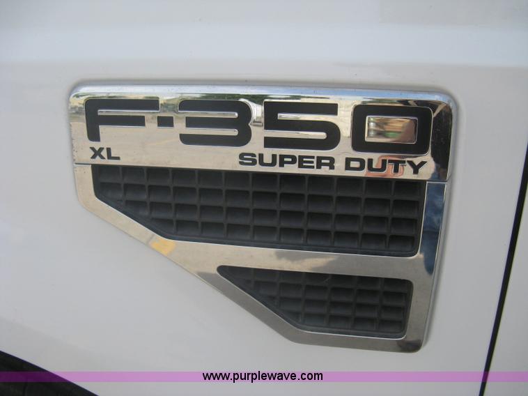 image for item A6367 2008 Ford F350 XL Super Duty utility box truck