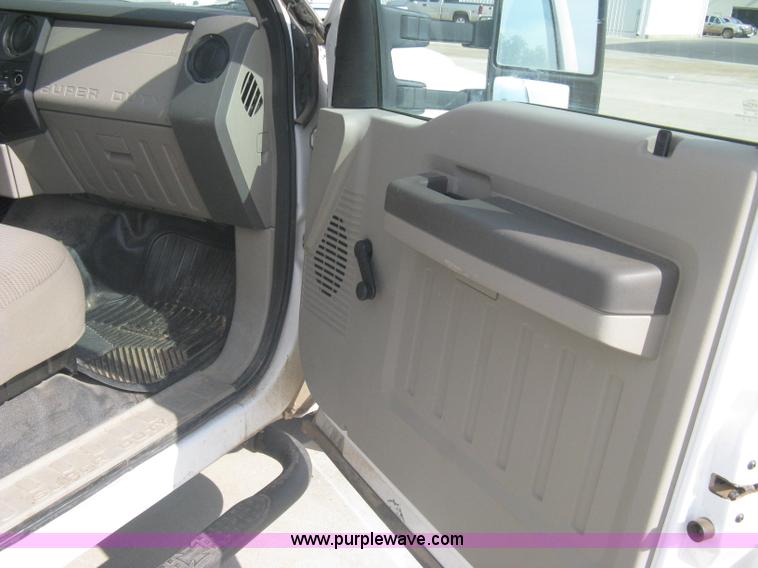 image for item A6367 2008 Ford F350 XL Super Duty utility box truck