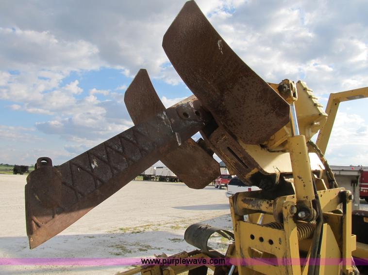 image for item B2702 1999 Vermeer V4750 trencher/backhoe combo with cable plow