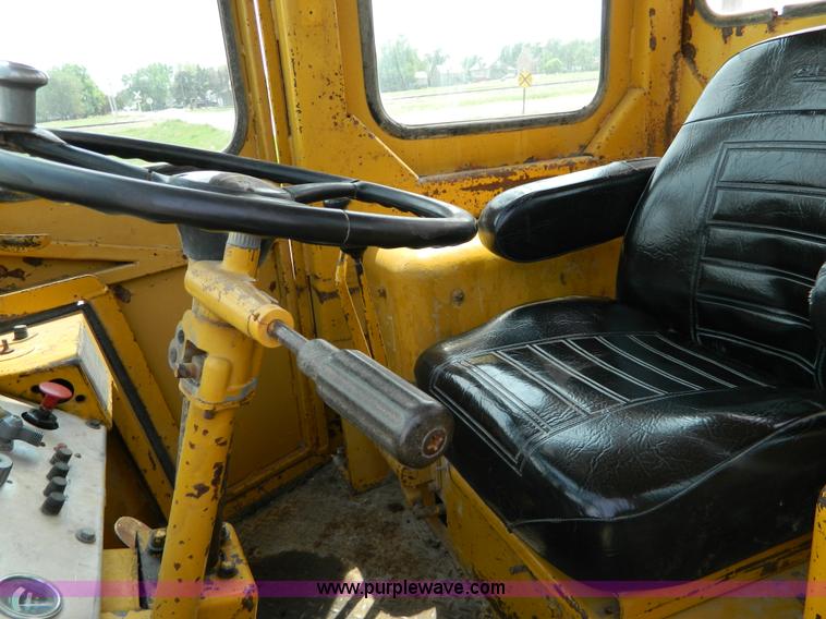 image for item B3674 1970 Caterpillar 930 wheel loader